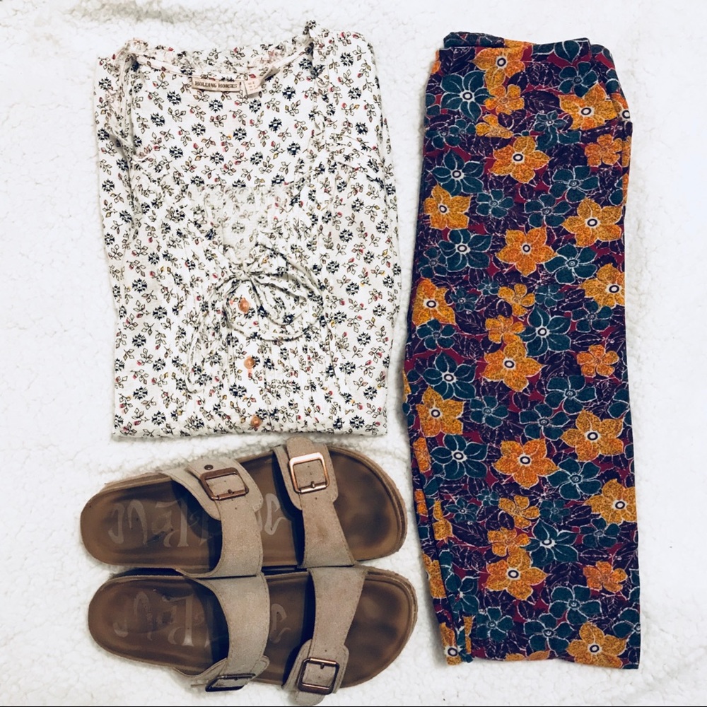 🔴4 for 25🔴 LuLaRoe OS Floral Leggings - Picture 2 of 5